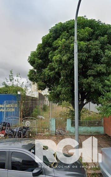 Excelente terreno de esquina medindo 252,8m², ideal para comércio. Poucos metros da Assis brasil. Localizado, Av. João Wallig - Passo da Areia — foto 1