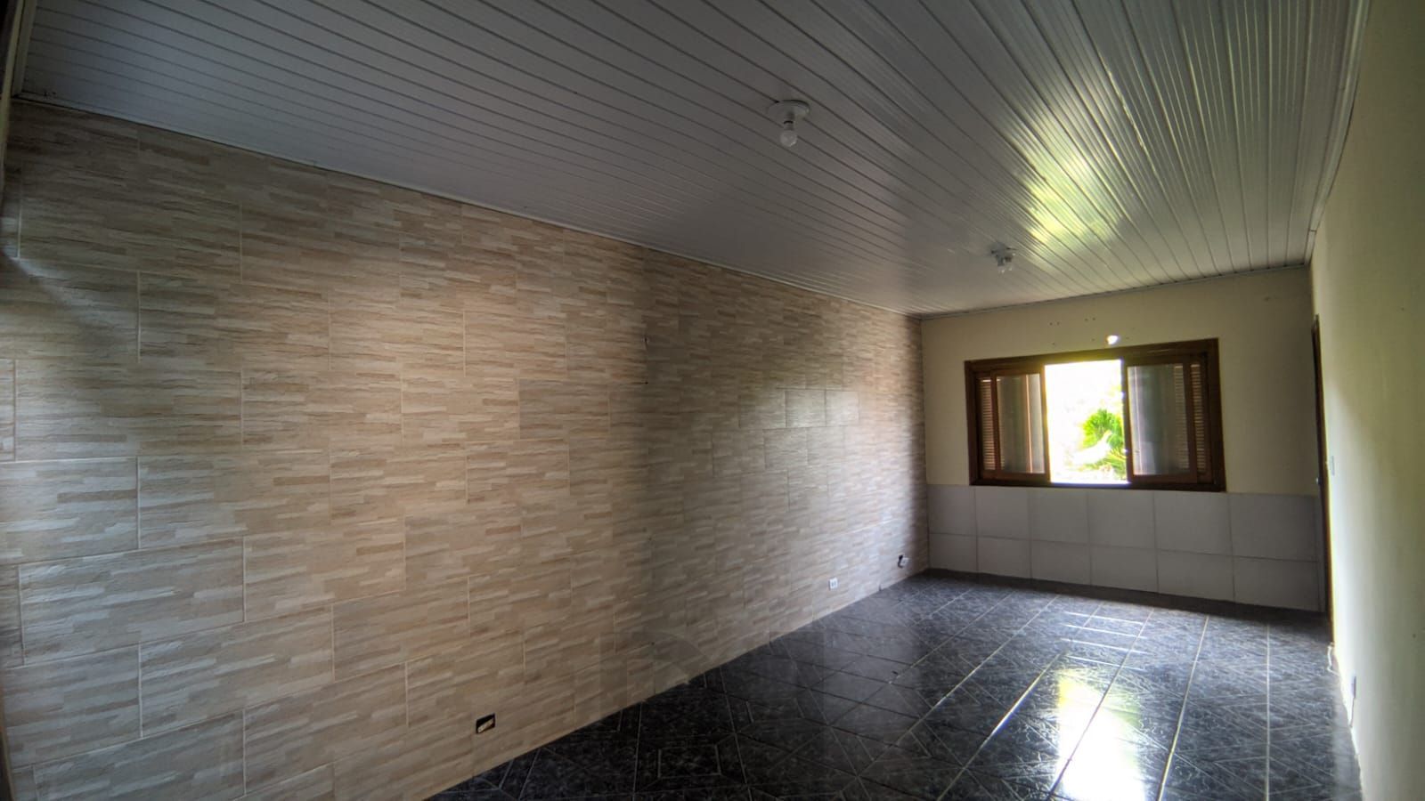 Casa com pátio, 2 dormitórios, Avenida Vinte e Um de Abril - Sarandi — foto 3