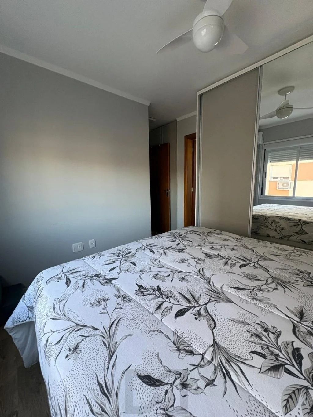 Apartamento com 2 dormitórios, suíte, sacada e churrasqueira. — foto 23