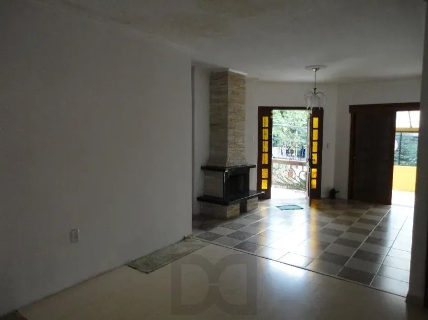 Casa com três dormitórios, suíte, piscina e 3 vagas. — foto 15
