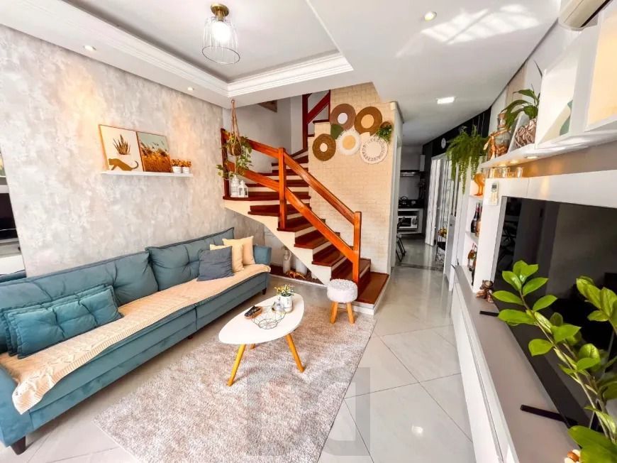 Casa Reformada em Condomínio com Suíte e Espaço Versátil Avenida Ecoville — foto 1