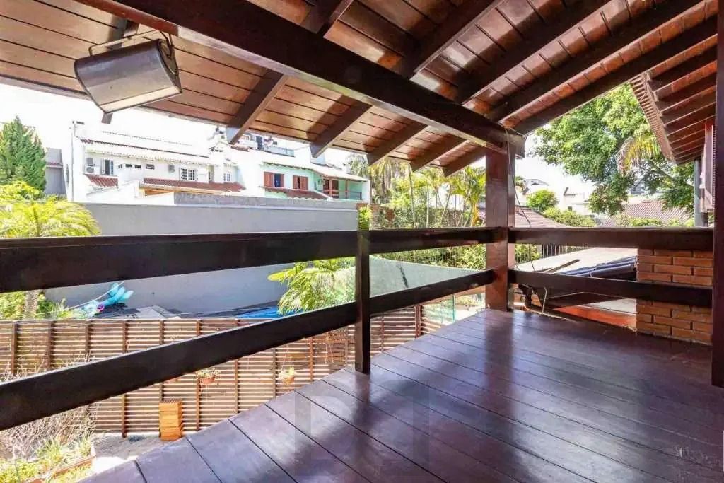 Casa com 4 dormitórios, suíte, piscina e 4 vagas. — foto 29