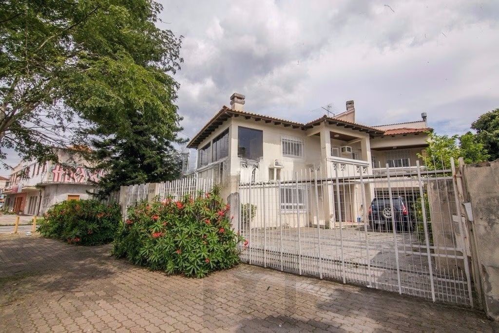 Casa de esquina com 6 dormitórios, 430m², piscina, 4 vagas — foto 33