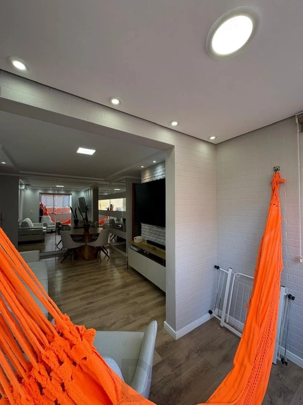 Apartamento com 2 dormitórios, suíte, sacada e churrasqueira. — foto 12