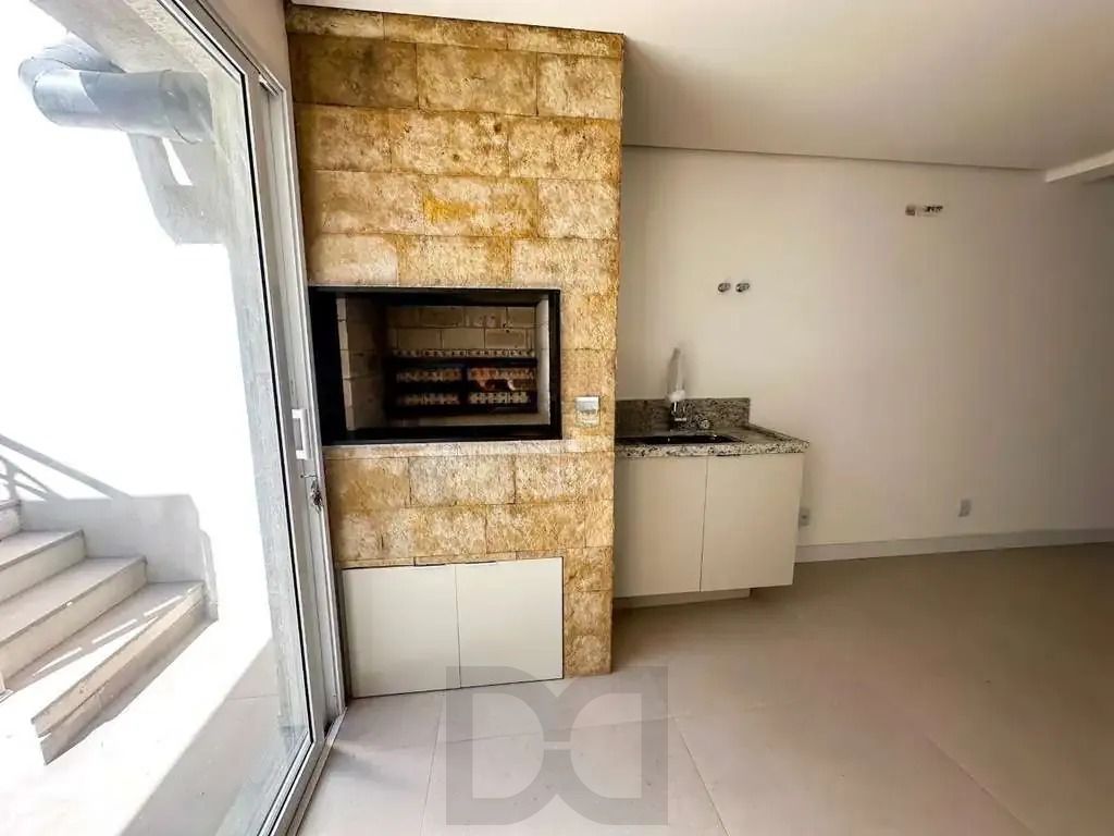 Casa com 3 dormitórios, suíte, churrasqueira, lareira e 2 vagas de garagem. — foto 9