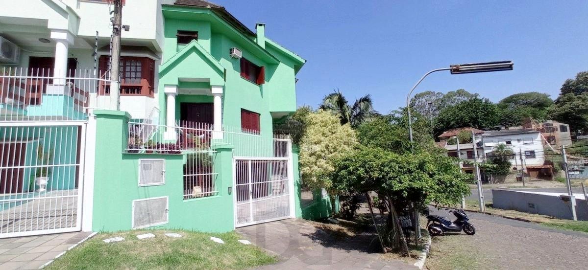 Casa com 4 dormitórios, sótão e amplo pátio próxima ao Hospital Cristo Redentor — foto 22
