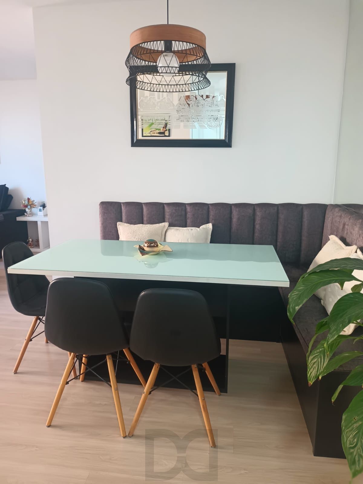 Apartamento de 3 dormitórios com living estendido, semi mobiliado, suíte e churrasqueira. — foto 3