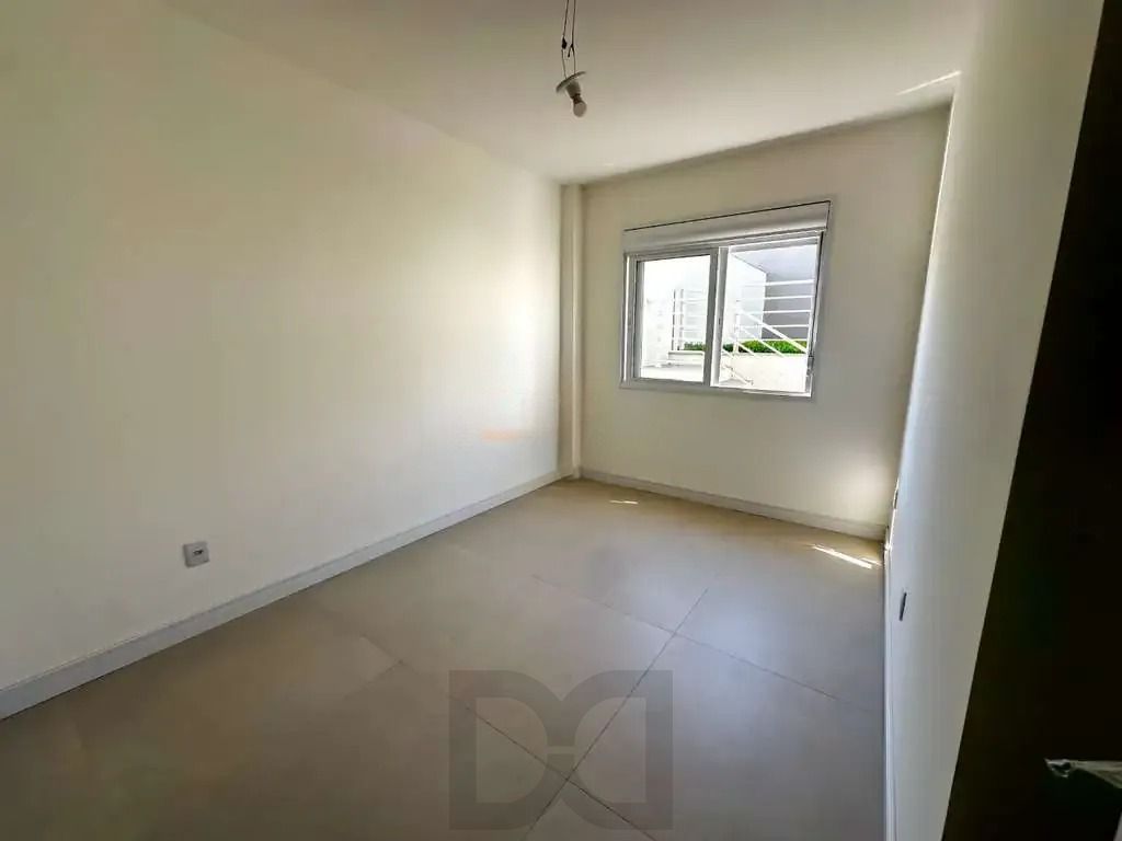Casa com 3 dormitórios, suíte, churrasqueira, lareira e 2 vagas de garagem. — foto 23