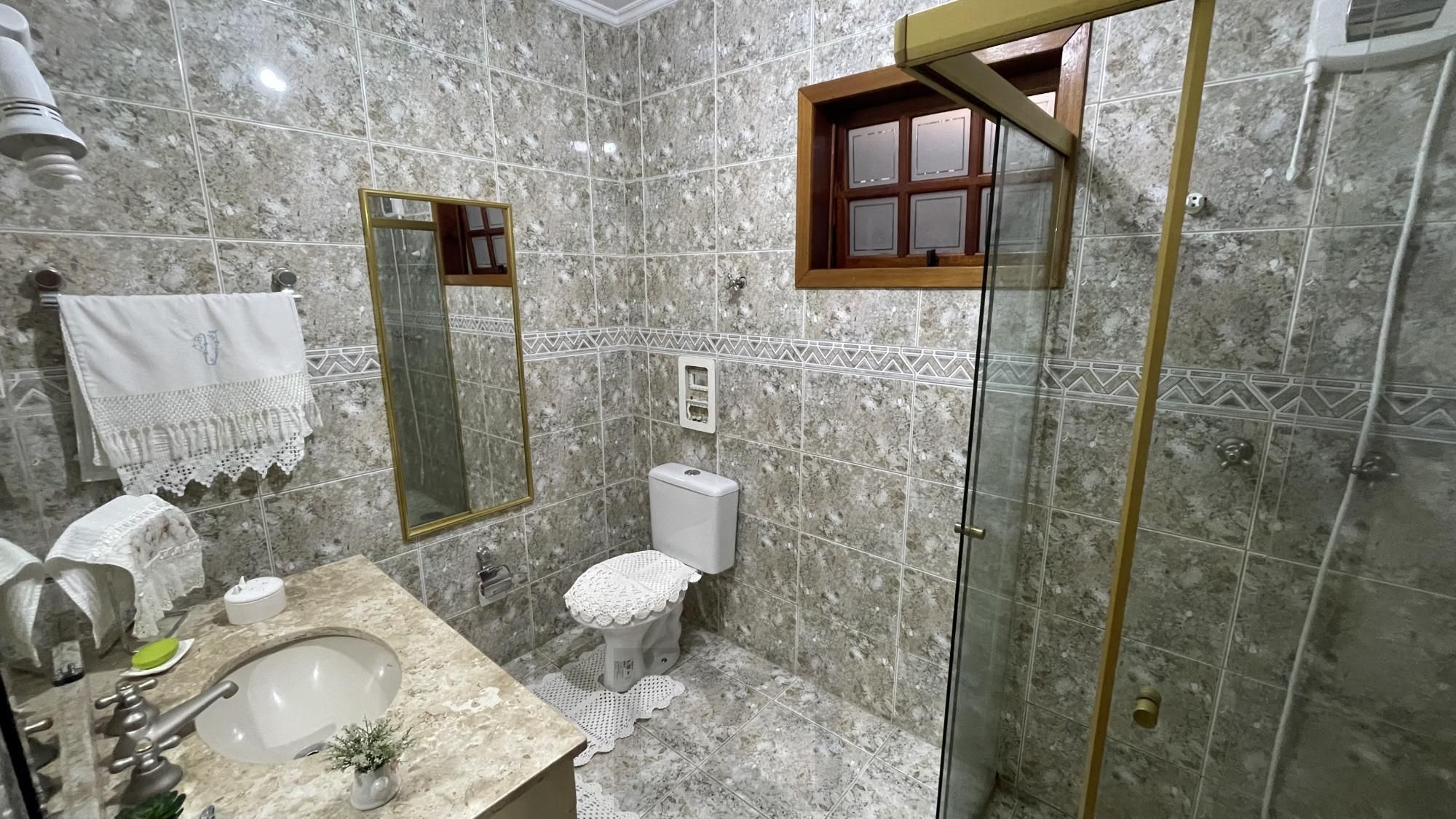 Casa com 3 dormitórios, suíte, churrasqueira, espaço gourmet e amplo pátio. — foto 18