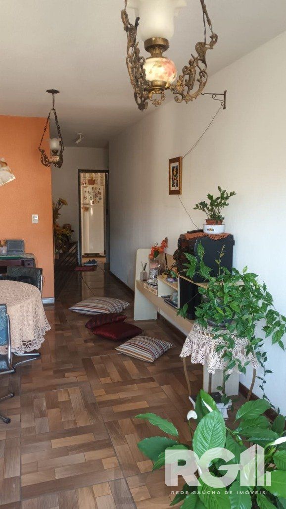Apartamento com sacada 2 dorm na Avenida Engenheiro Francisco Rodolfo Simch - Sarandi — foto 5