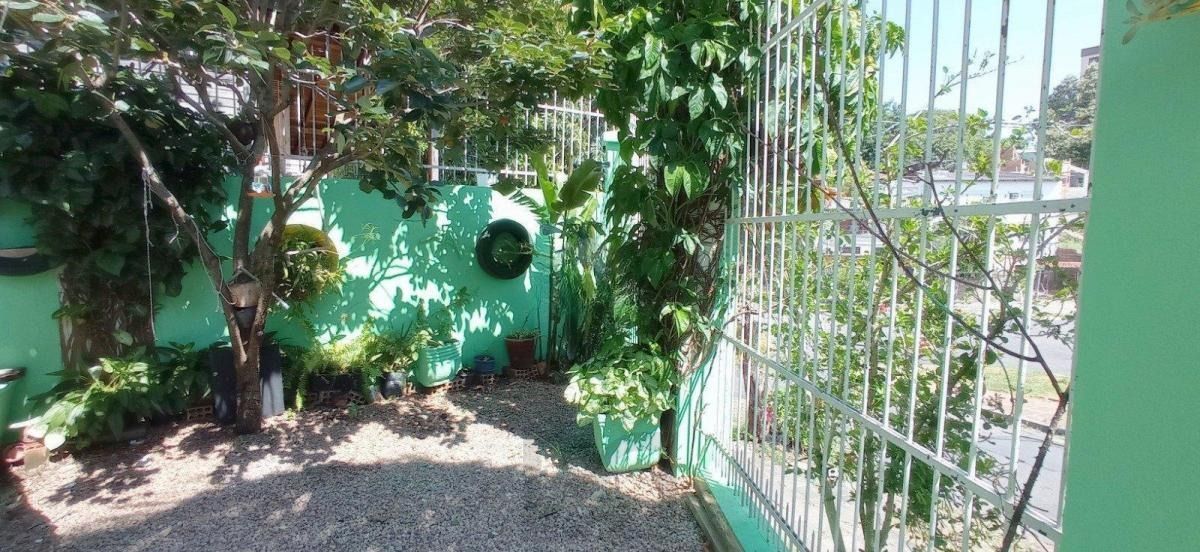 Casa com 4 dormitórios, sótão e amplo pátio próxima ao Hospital Cristo Redentor — foto 18