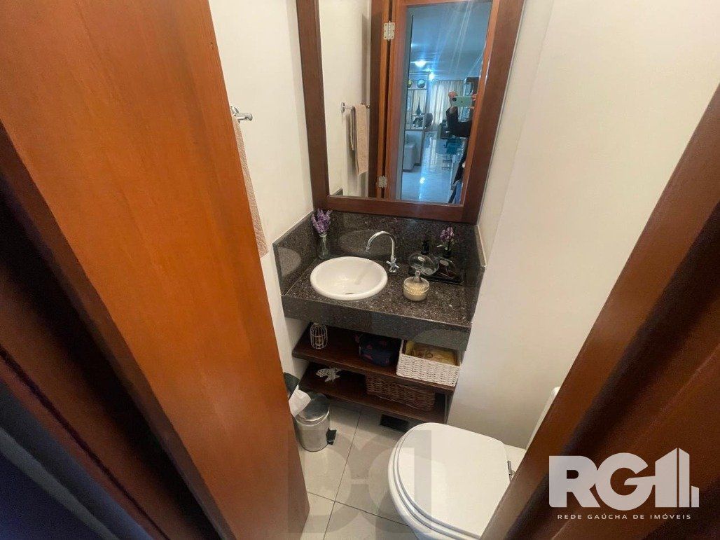 Apartamento com 3 dormitórios, 1 suíte, lavabo, 2 vagas cobertas, semimobiliado, churrasqueira e lareira. — foto 8