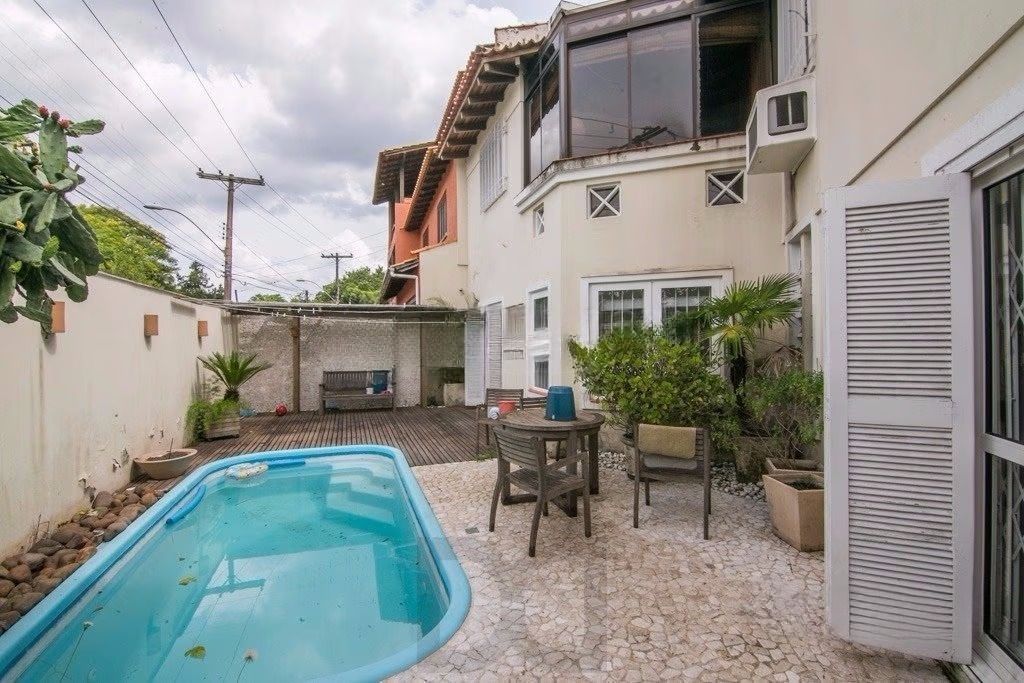 Casa de esquina com 6 dormitórios, 430m², piscina, 4 vagas — foto 13