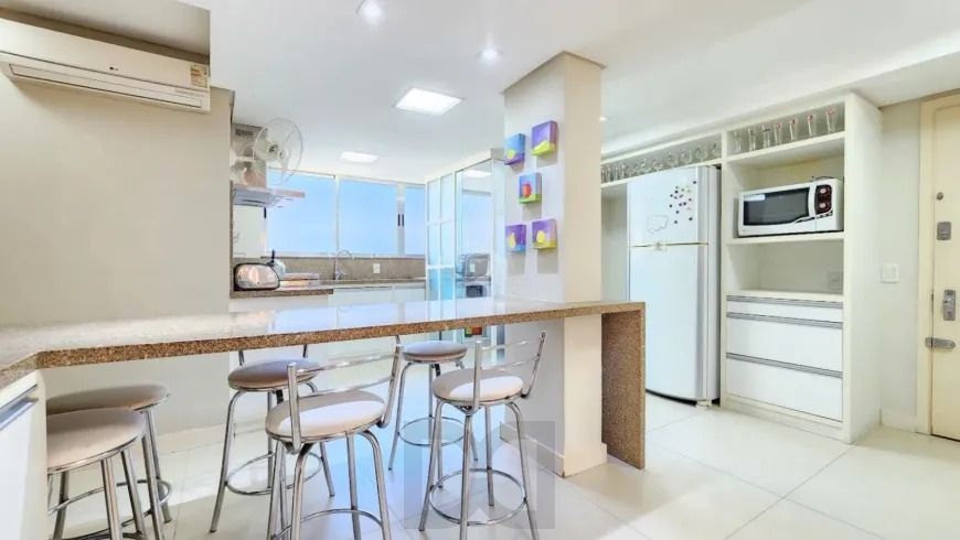 Apartamento 3 dormitórios, suíte, semimobiliado e duas vagas de garagem. — foto 18