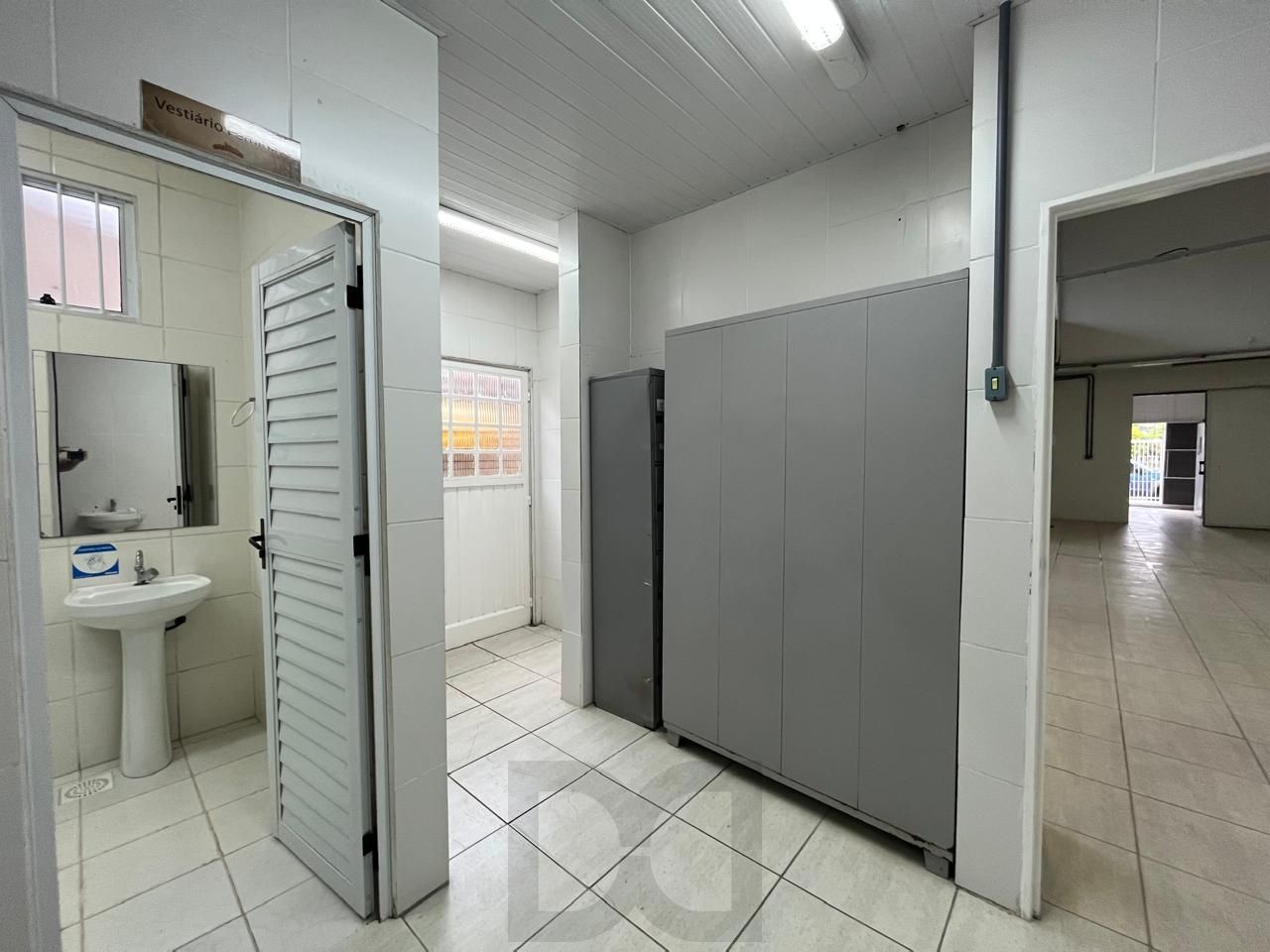 Prédio Comercial à venda com 5 salas, 400m², 6 vagas, Rua Laudelino Freire no bairro Sarandi em Porto Alegre — foto 19