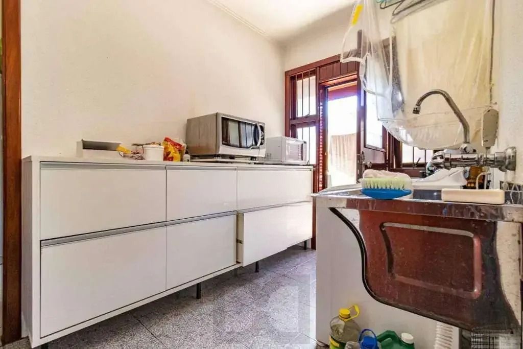 Casa com 4 dormitórios, suíte, piscina e 4 vagas. — foto 19