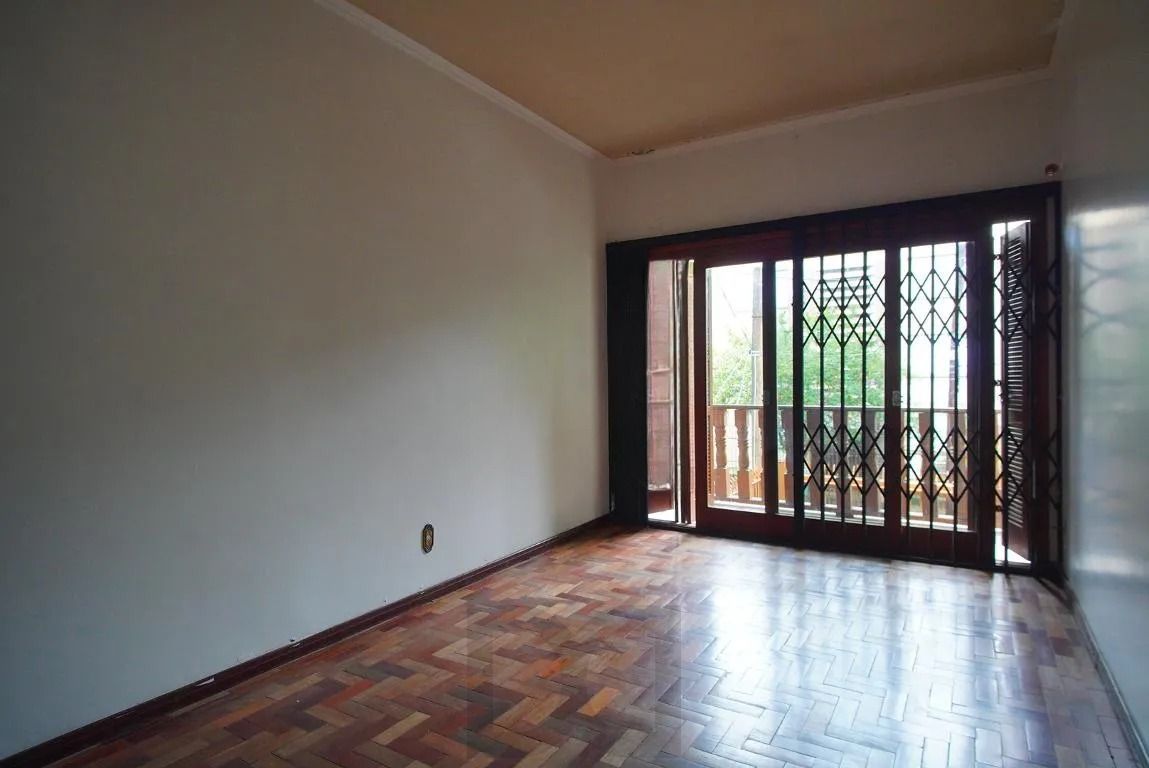 Casa com 4 Dormitórios e Amplo Pátio no Passo D’Areia — foto 3