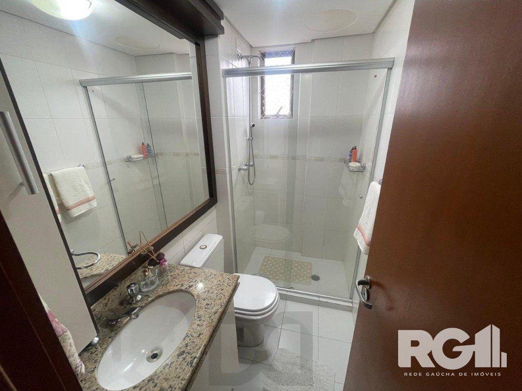 Apartamento com 3 dormitórios, 1 suíte, lavabo, 2 vagas cobertas, semimobiliado, churrasqueira e lareira. — foto 17