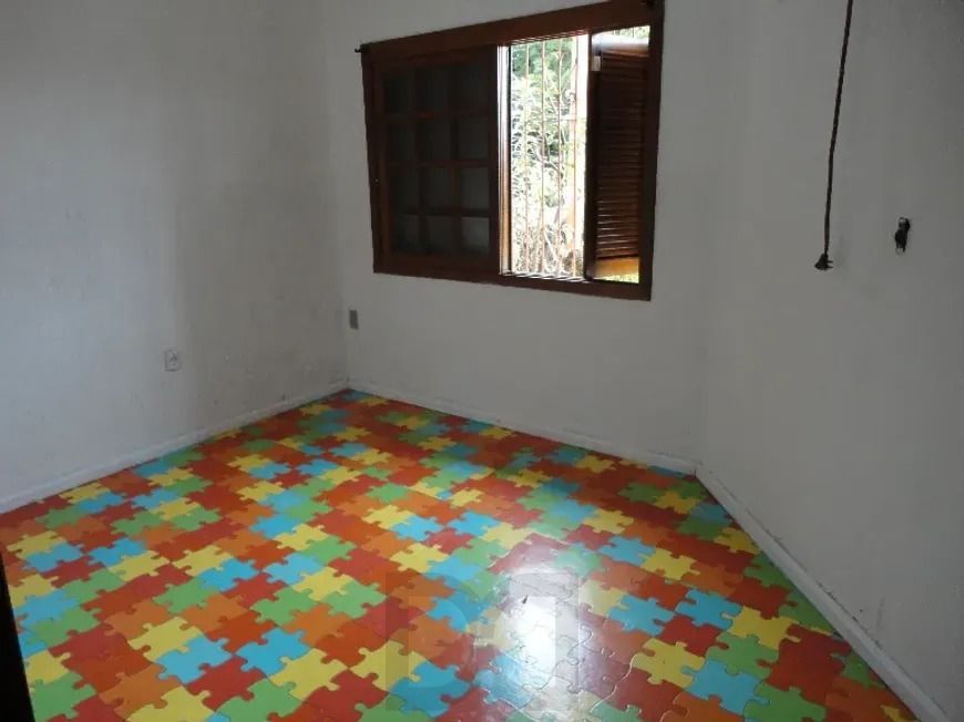 Casa com três dormitórios, suíte, piscina e 3 vagas. — foto 11