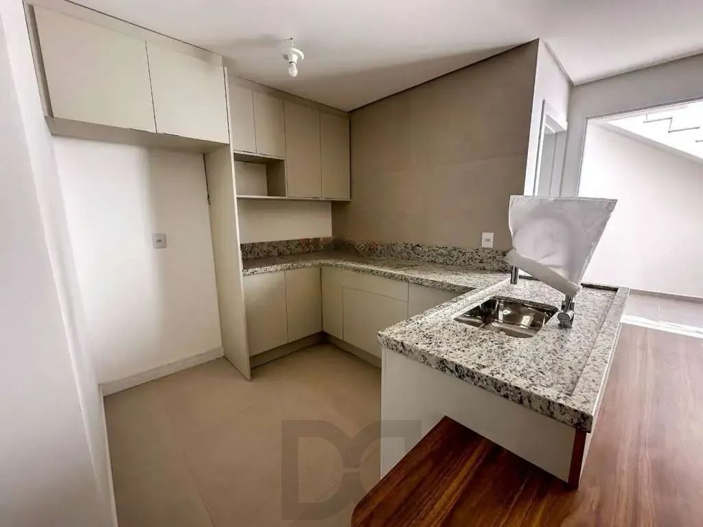 Casa com 3 dormitórios, suíte, churrasqueira, lareira e 2 vagas de garagem. — foto 8
