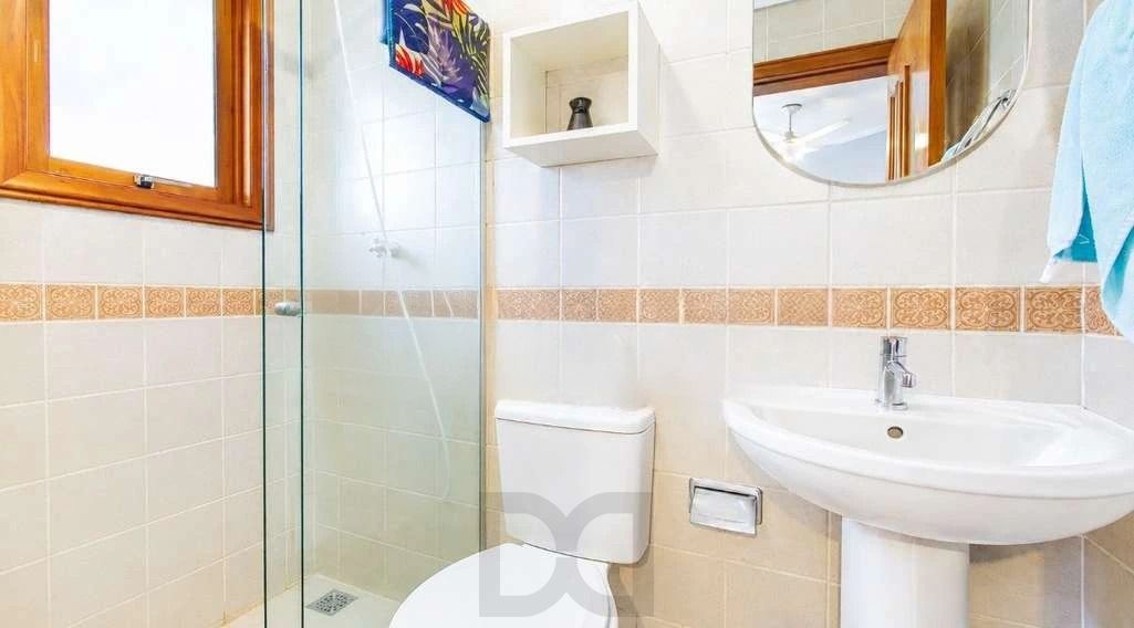 Casa com 3 dormitórios, suíte, churrasqueira e piscina. — foto 31