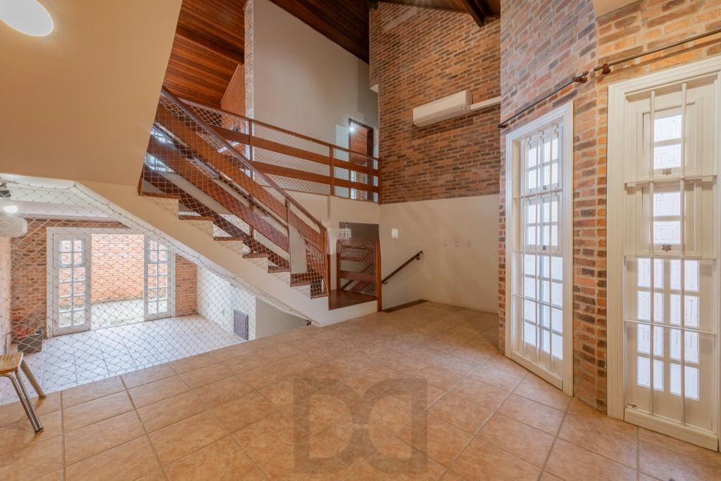 Casa com 4 dormitórios, suíte, churrasqueira e 4 vagas — foto 1