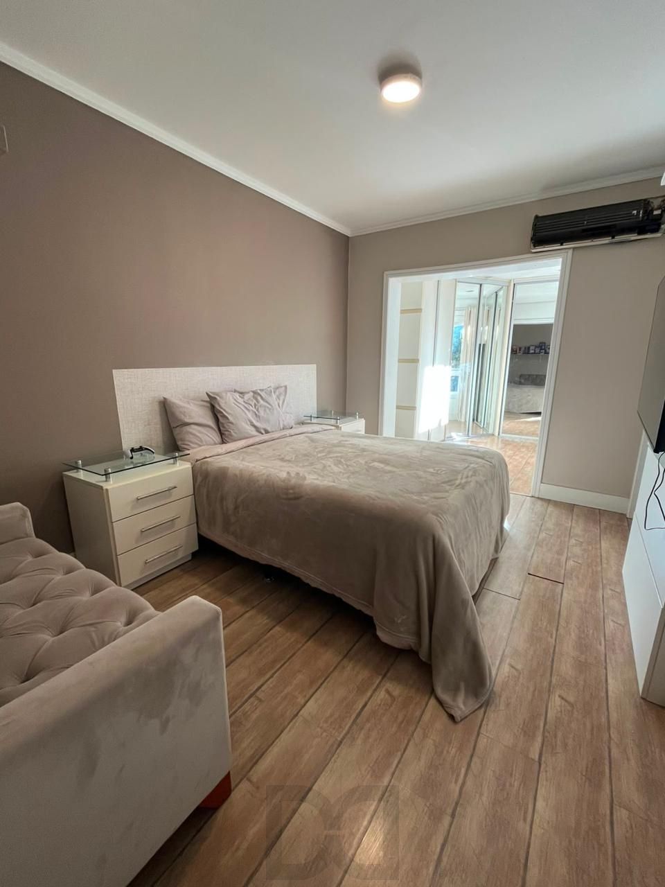 Casa em Condomínio com 247m² - 3 Suítes - Bairro Ipanema — foto 9