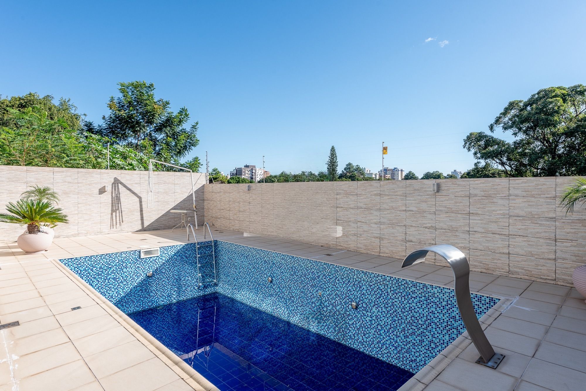 Casa 4 Dormitórios, Suíte Master, Piscina e espaço Gourmet no Jardim Planalto — foto 2