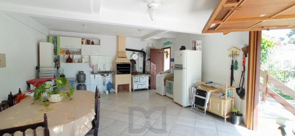 Casa com 4 dormitórios, sótão e amplo pátio próxima ao Hospital Cristo Redentor — foto 1
