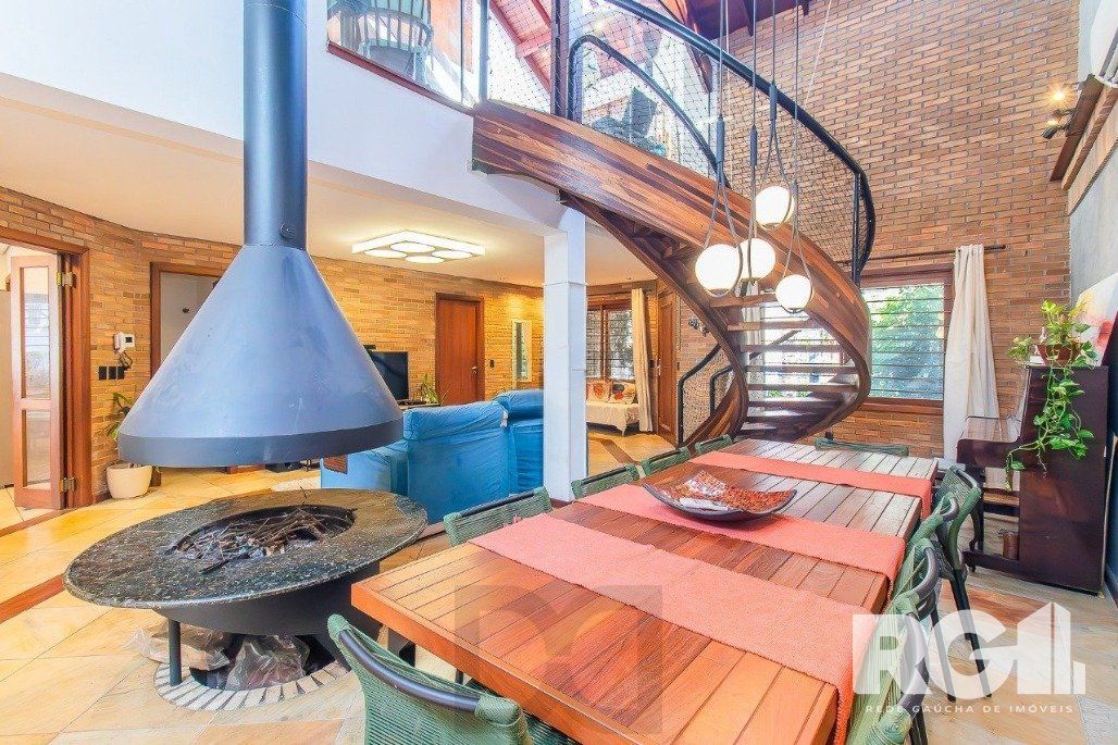 Casa espaçosa com 3 dormitórios, pátio com piscina e 4 vagas — foto 7