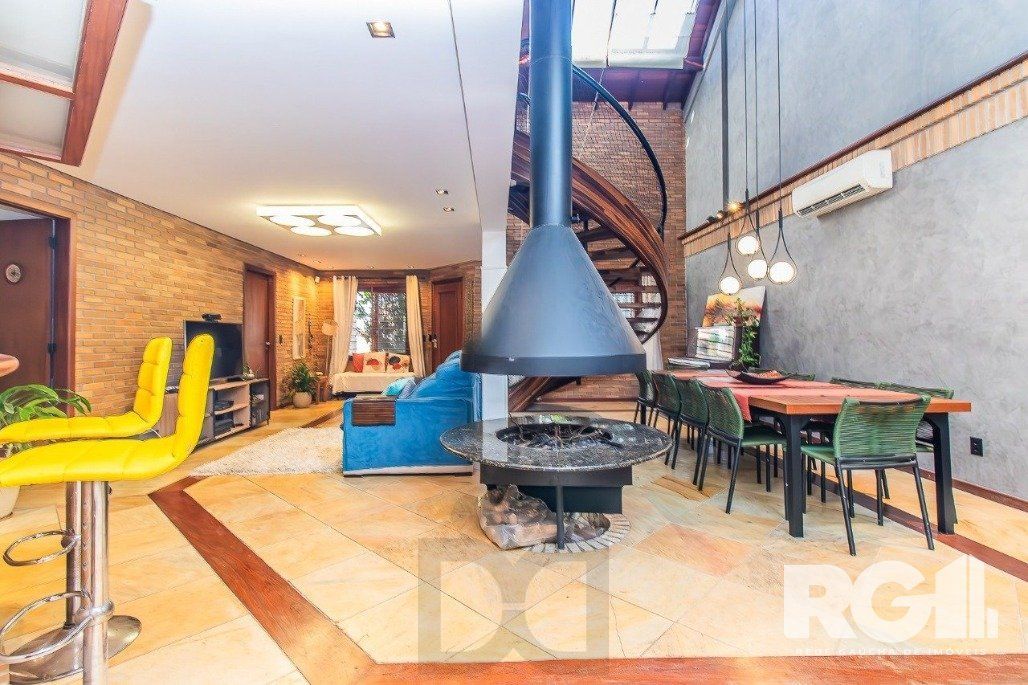 Casa espaçosa com 3 dormitórios, pátio com piscina e 4 vagas — foto 6