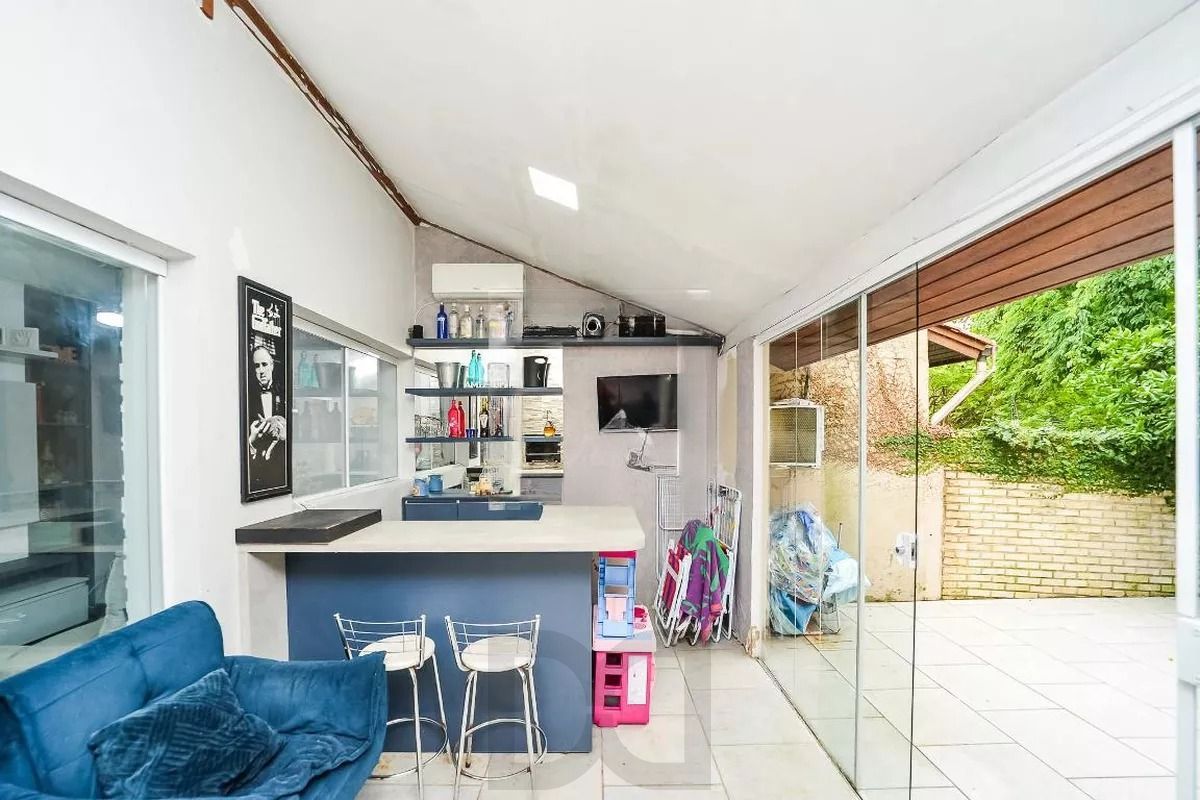 Casa em Condomínio com 3 Quartos, Piscina, Quintal e 2 Vagas — foto 4