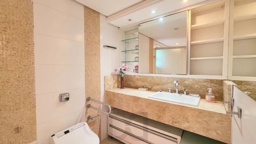 Apartamento 3 dormitórios, suíte, semimobiliado e duas vagas de garagem. — foto 17