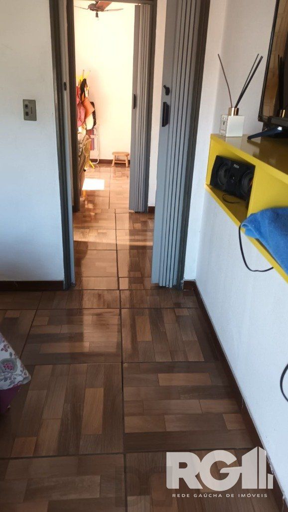 Apartamento com sacada 2 dorm na Avenida Engenheiro Francisco Rodolfo Simch - Sarandi — foto 4
