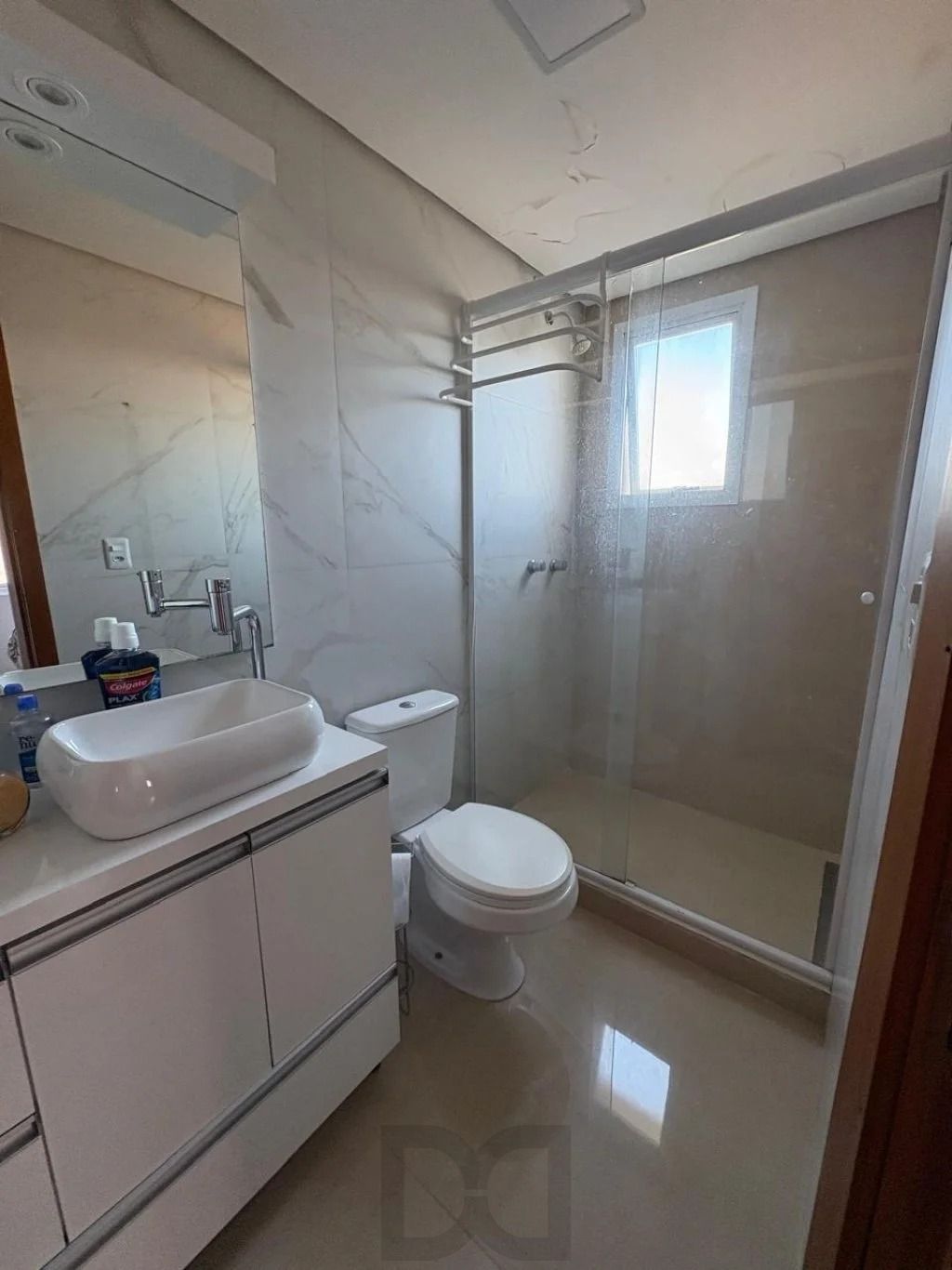 Apartamento com 2 dormitórios, suíte, sacada e churrasqueira. — foto 27