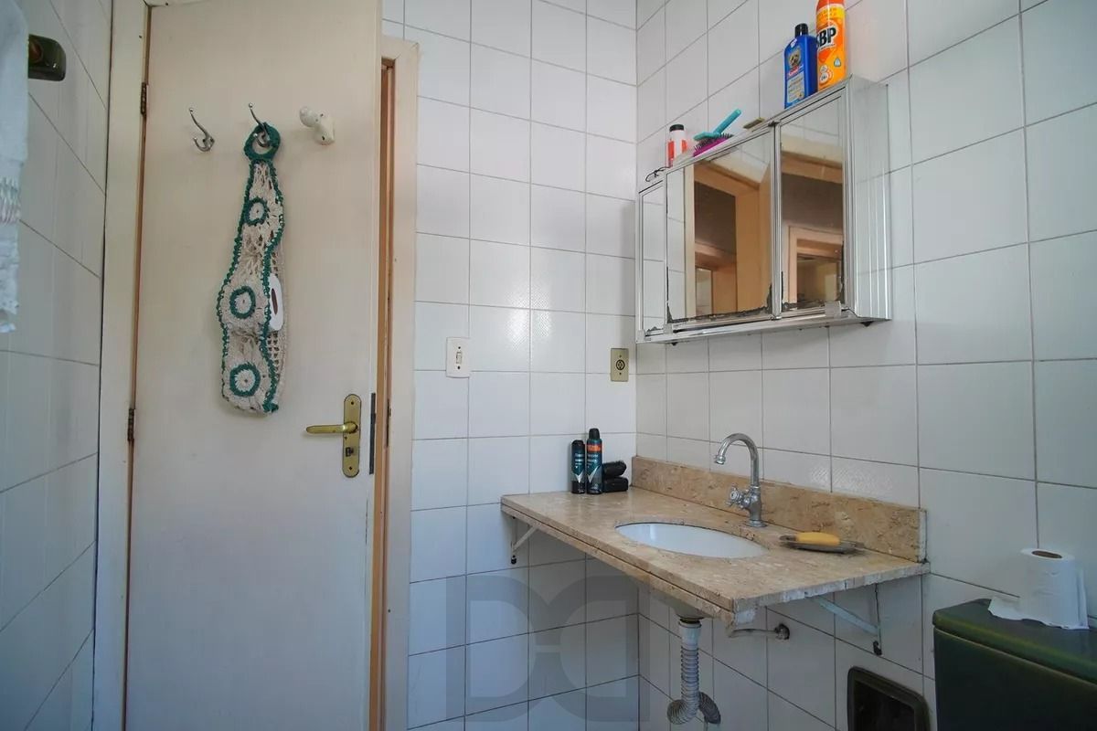 Casa Térrea com 5 dormitórios, Amplo Terreno de 300m² - Bairro Santa Rosa — foto 23