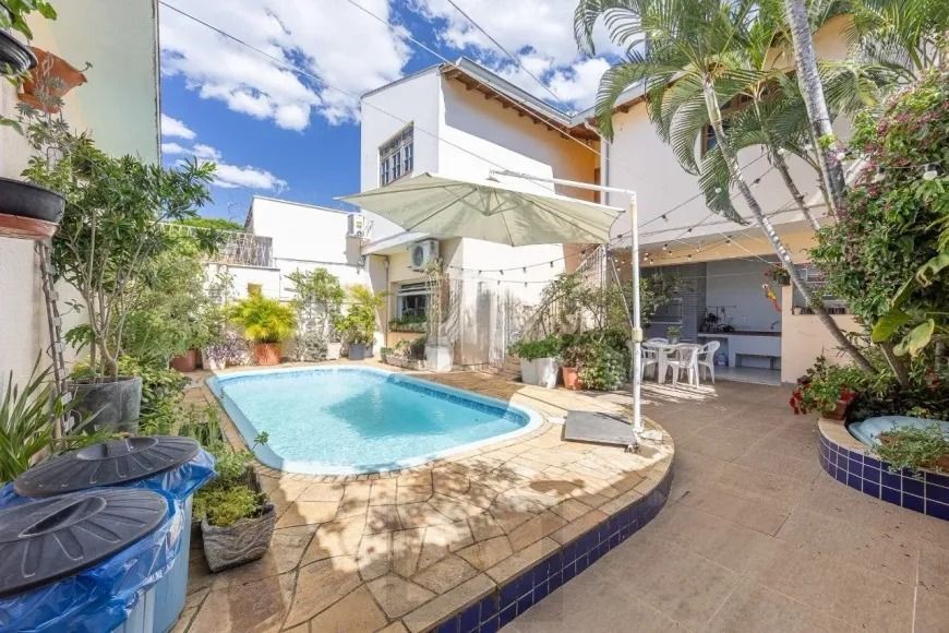 Casa térrea, 160 m² privativos, patio com piscina, no Bairro São Sebastião. — foto 3
