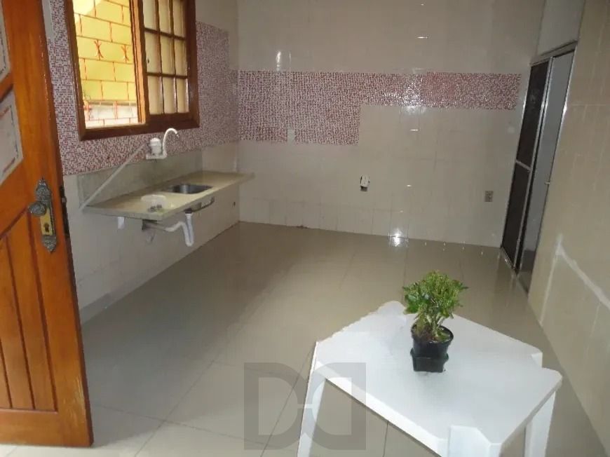 Casa com três dormitórios, suíte, piscina e 3 vagas. — foto 12