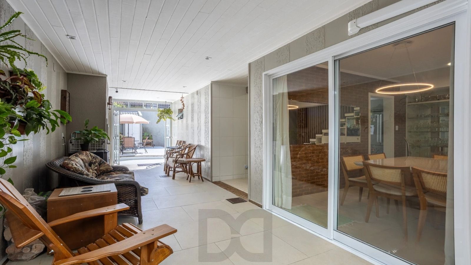 Casa 4 dormitórios com espaço gourmet patio com Piscina no Jardim Lindoia — foto 7