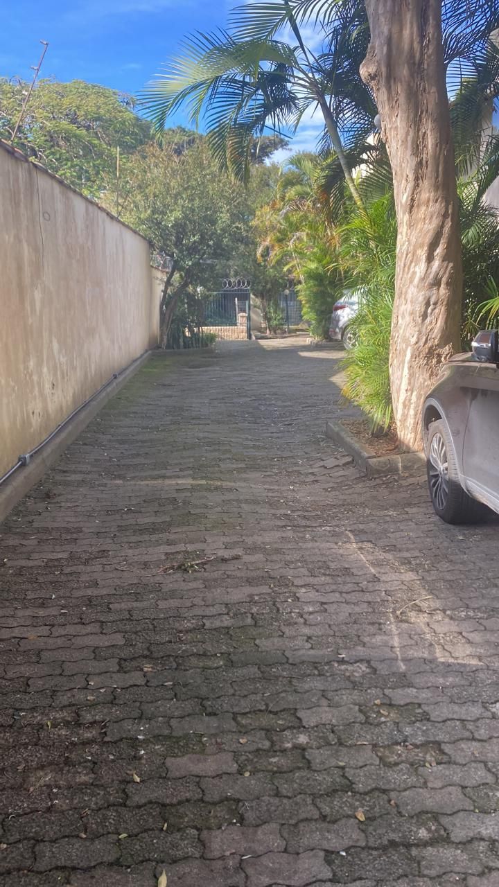 Casa em Condomínio com 247m² - 3 Suítes - Bairro Ipanema — foto 35