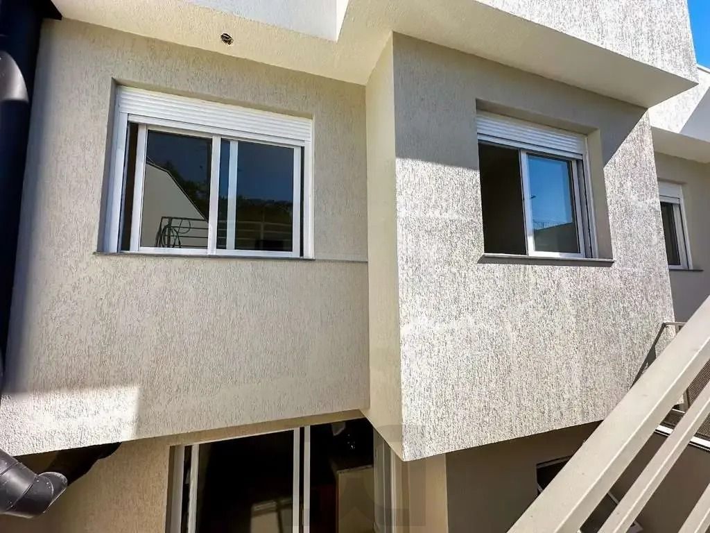 Casa com 3 dormitórios, suíte, churrasqueira, lareira e 2 vagas de garagem. — foto 19
