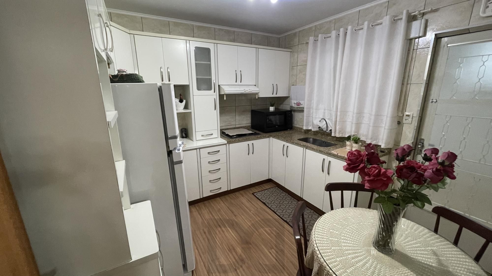 Casa com 3 dormitórios, suíte, churrasqueira, espaço gourmet e amplo pátio. — foto 24