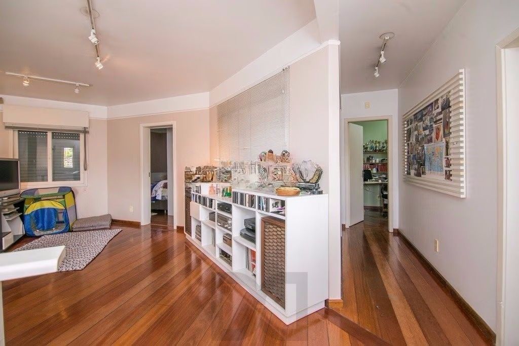Casa de esquina com 6 dormitórios, 430m², piscina, 4 vagas — foto 16