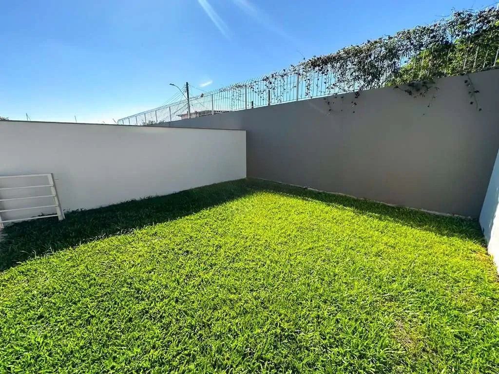 Casa com 3 dormitórios, suíte, churrasqueira, lareira e 2 vagas de garagem. — foto 17