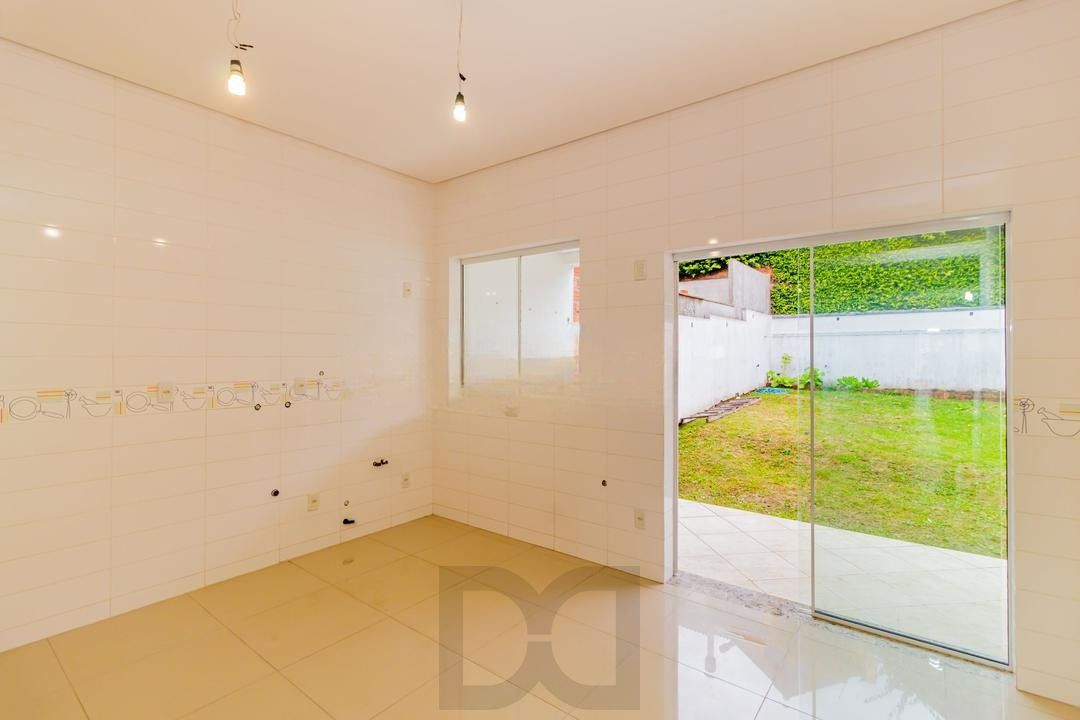 Casa com 3 dormitórios, suíte, lavabo e amplo pátio. — foto 32