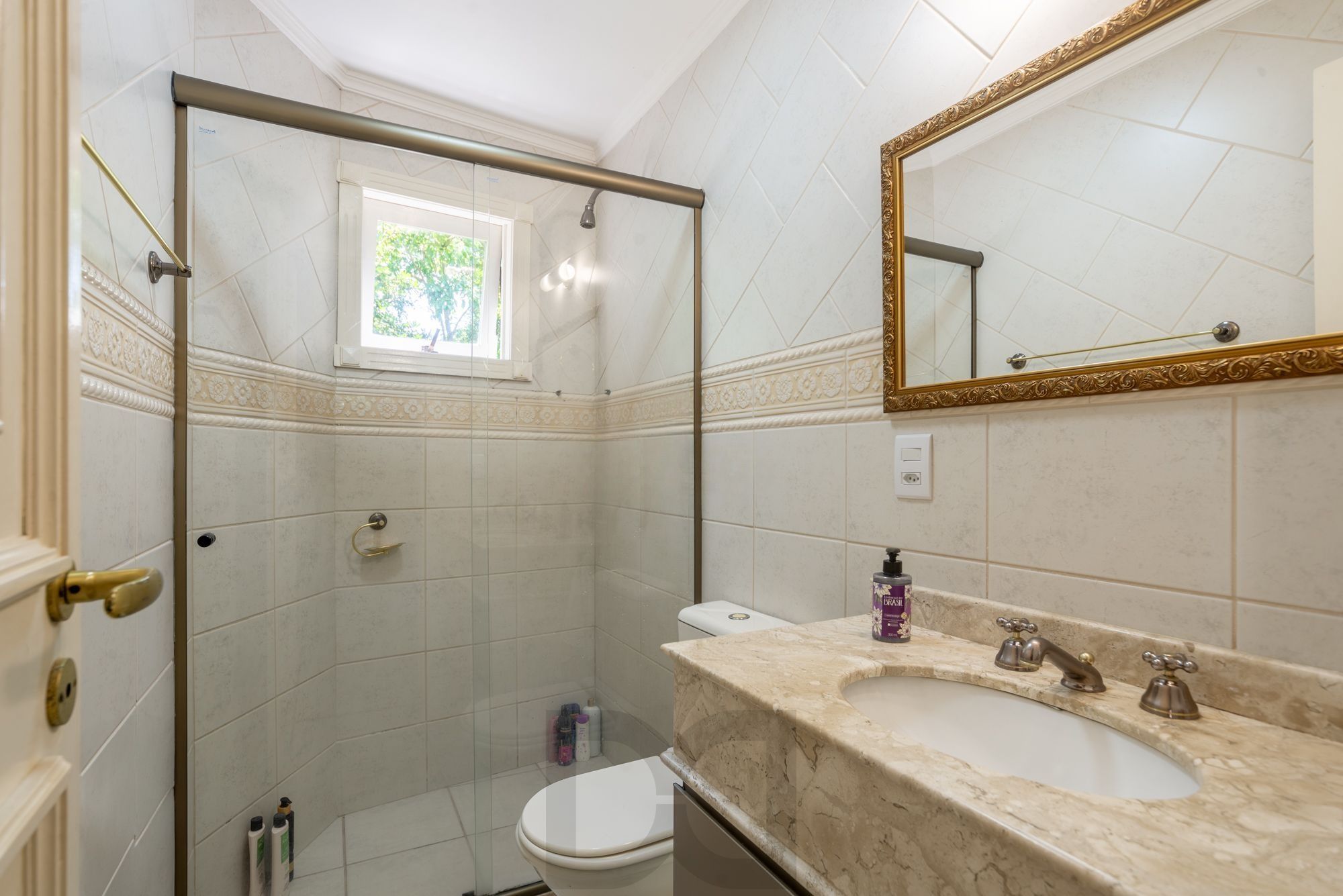 Casa térrea com 4 dormitórios, 2 suítes e 3 vagas. — foto 18