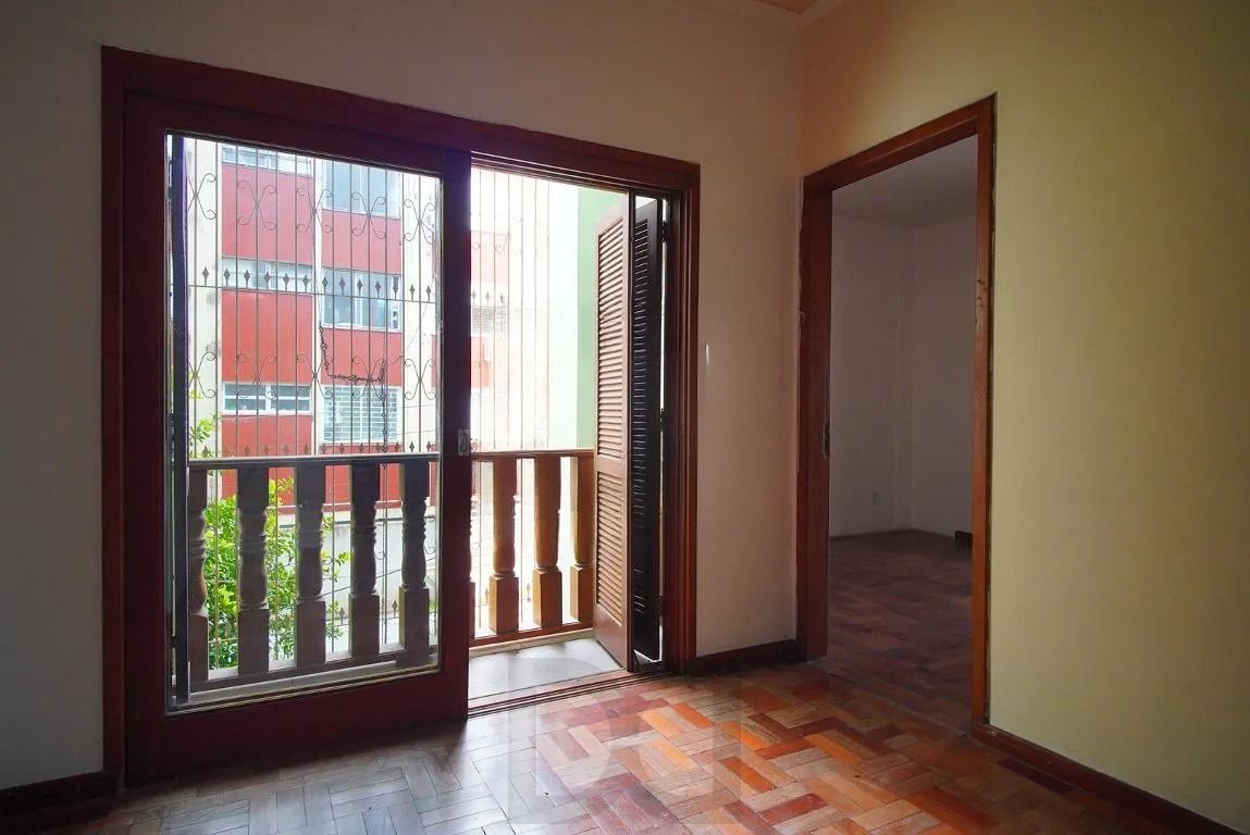 Casa com 4 Dormitórios e Amplo Pátio no Passo D’Areia — foto 14