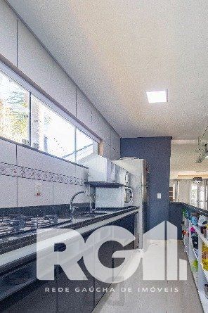 Casa térrea com 3 dormitórios, suíte e espaço gourmet. — foto 10