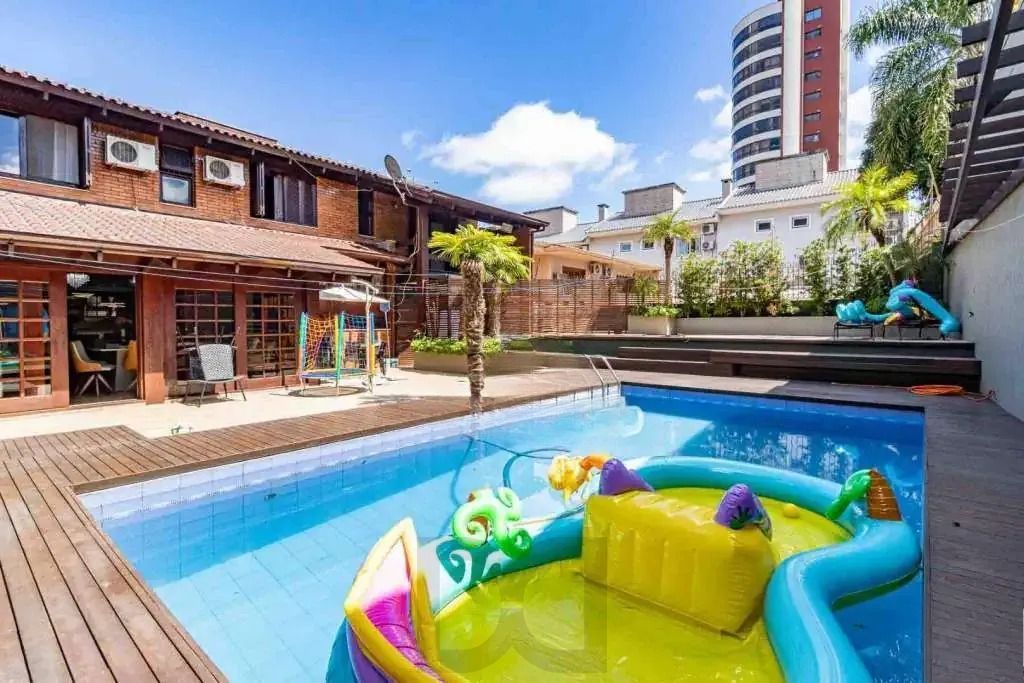 Casa com 4 dormitórios, suíte, piscina e 4 vagas. — foto 3