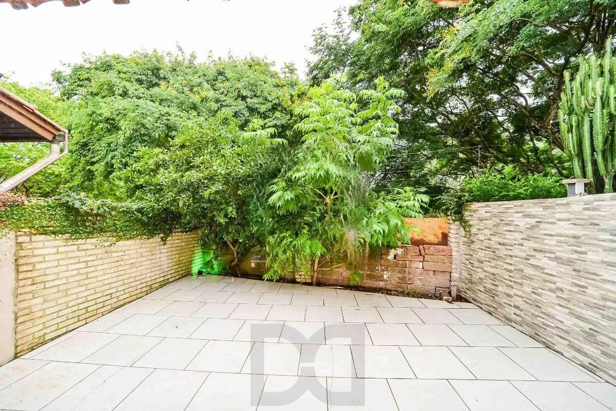 Casa em Condomínio com 3 Quartos, Piscina, Quintal e 2 Vagas — foto 2